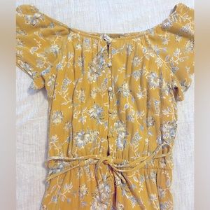 Mid length summer dress. Size small, could be off the shoulder or up.